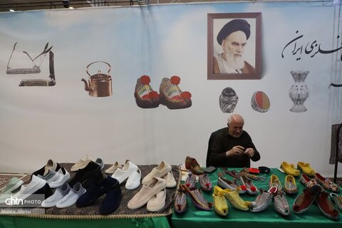 نمایشگاه صنایع دستی در مراسم کنگره ملی سراسری شهدای اصناف، بازاریان و فعالان اقتصادی استان زنجان و شهدای نانوا در حسينه اعظم زنجان