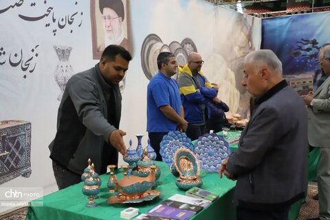 نمایشگاه صنایع دستی در مراسم کنگره ملی سراسری شهدای اصناف، بازاریان و فعالان اقتصادی استان زنجان و شهدای نانوا در حسينه اعظم زنجان