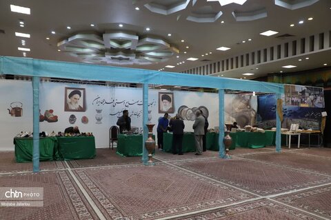 نمایشگاه صنایع دستی در مراسم کنگره ملی سراسری شهدای اصناف، بازاریان و فعالان اقتصادی استان زنجان و شهدای نانوا در حسينه اعظم زنجان