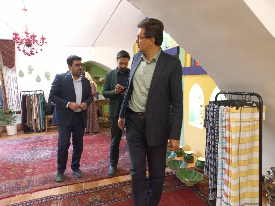 افتتاح مرکز فروش بزرگ صنایع دستی «رواق لاری‌ها» در بافت تاریخی یزد