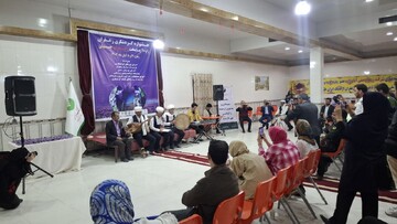 مسافران تور آشناسازی گردشگری زعفران به زاوه رسیدند