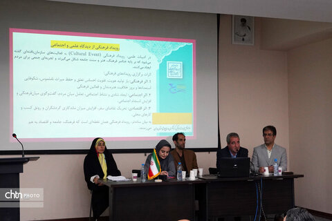 پنل تخصصی «گردشگری فرهنگی و تاریخی همدان» برگزار شد