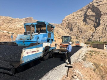 آغاز عملیات آسفالت راه دسترسی تنگه سازبن سیروان ایلام با هدف توسعه زیرساخت‌های گردشگری