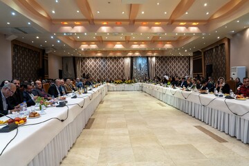 نشست هم اندیشی روسای انجمن‌های دفاتر خدمات گردشگری کشور در همدان