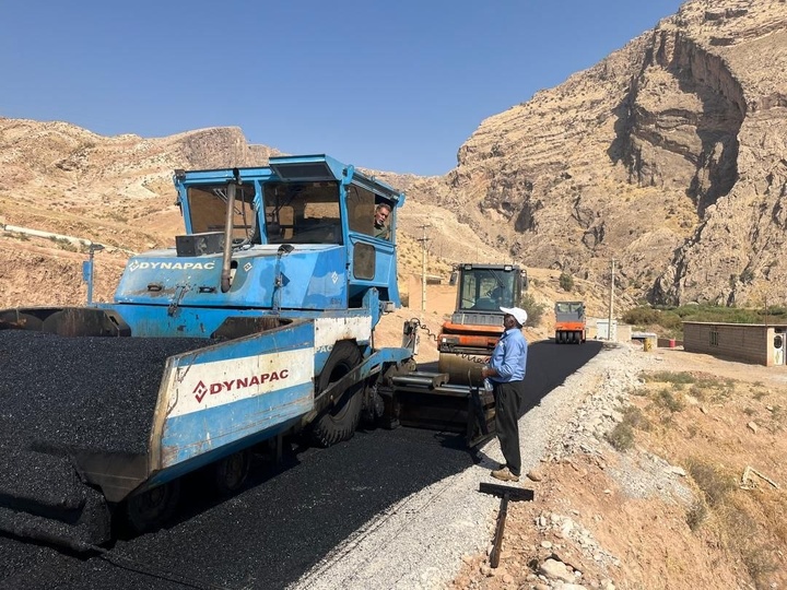 آغاز عملیات آسفالت راه دسترسی تنگه سازبن سیروان ایلام با هدف توسعه زیرساخت‌های گردشگری