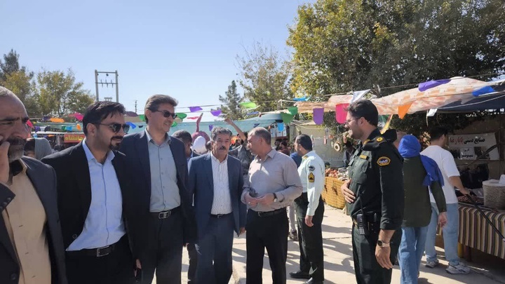 جشنواره انار روستای سریزد برگزار شد