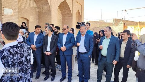 جشنواره انار در روستای تاریخی سریزد برگزار شد