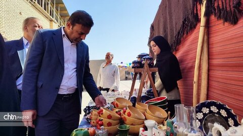 جشنواره انار در روستای تاریخی سریزد برگزار شد