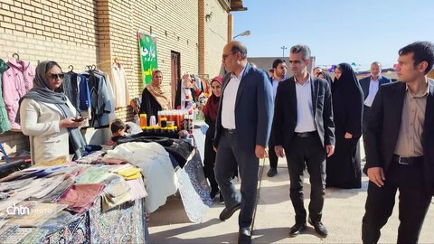 جشنواره انار در روستای تاریخی سریزد برگزار شد