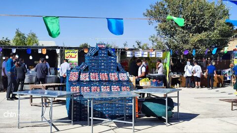 جشنواره انار در روستای تاریخی سریزد برگزار شد