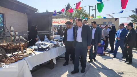 جشنواره انار در روستای تاریخی سریزد برگزار شد