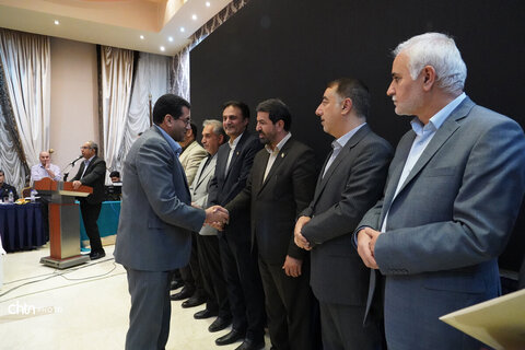 نشست هم اندیشی روسای انجمن‌های دفاتر خدمات گردشگری کشور در همدان