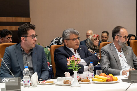 نشست هم اندیشی روسای انجمن‌های دفاتر خدمات گردشگری کشور در همدان