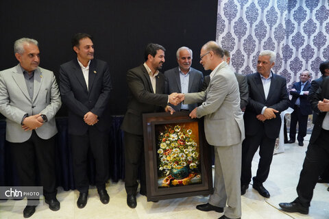 نشست هم اندیشی روسای انجمن‌های دفاتر خدمات گردشگری کشور در همدان