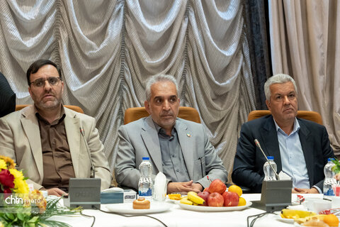 نشست هم اندیشی روسای انجمن‌های دفاتر خدمات گردشگری کشور در همدان