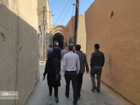 بررسی وضعیت مسیرهای ورودی و معابر محله دارالشفا و بازار چارسوق در بافت تاریخی یزد