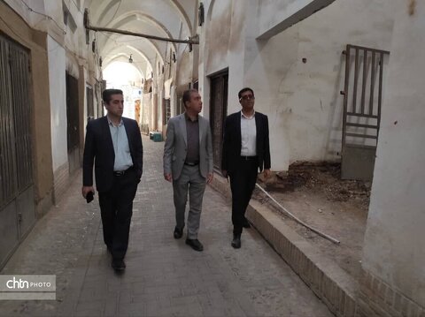 بررسی وضعیت مسیرهای ورودی و معابر محله دارالشفا و بازار چارسوق در بافت تاریخی یزد