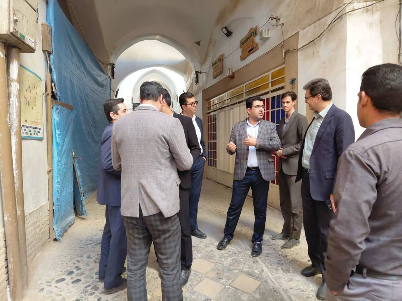 بررسی وضعیت مسیرهای ورودی و معابر محله دارالشفا و بازار چارسوق در بافت تاریخی یزد