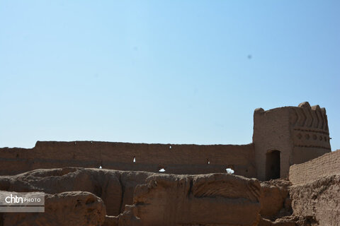 بازدید مدیرکل میراث‌فرهنگی استان از کارگاه بازخوانی روابط انسان و محیط در روستاهای تاریخی فهرج و خویدک