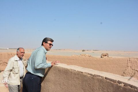 بازدید مدیرکل میراث‌فرهنگی استان از کارگاه بازخوانی روابط انسان و محیط در روستاهای تاریخی فهرج و خویدک