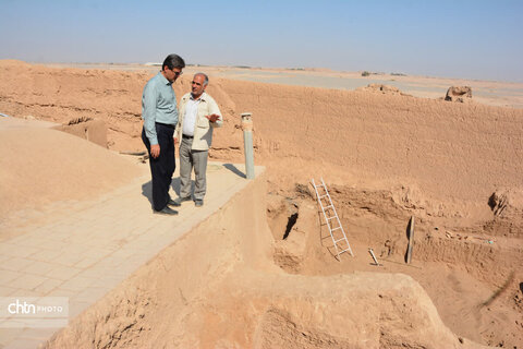 بازدید مدیرکل میراث‌فرهنگی استان از کارگاه بازخوانی روابط انسان و محیط در روستاهای تاریخی فهرج و خویدک