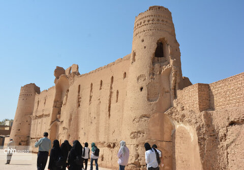 بازدید مدیرکل میراث‌فرهنگی استان از کارگاه بازخوانی روابط انسان و محیط در روستاهای تاریخی فهرج و خویدک