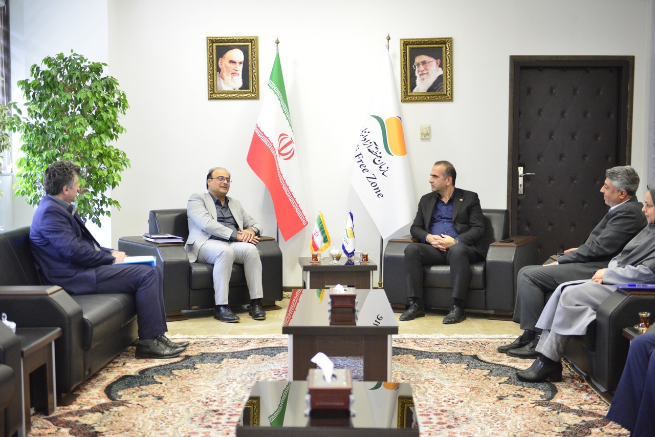 تقویت همکاری برای توسعه گردشگری و صادرات صنایع‌دستی در منطقه آزاد انزلی