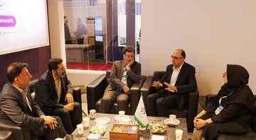 بازدید رئیس پژوهشگاه میراث‌فرهنگی و گردشگری از غرفه شبکه آزمایشگاهی کشور