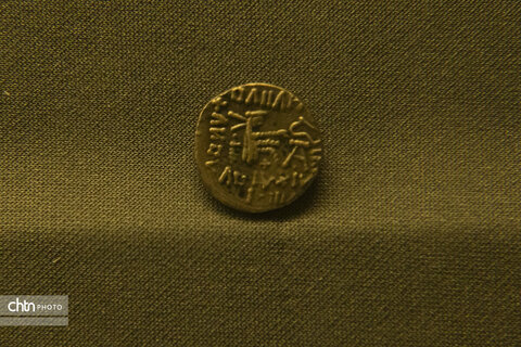 سکه‌های دوره باستان، اسلامی و معاصر در موزه منطقه‌ای خلیج فارس، نمایانگر سیر تحول تاریخ و فرهنگ ایران هستند.