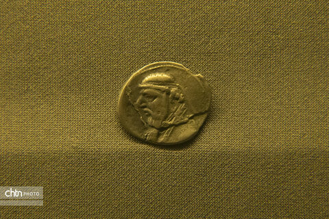 سکه‌های دوره باستان، اسلامی و معاصر در موزه منطقه‌ای خلیج فارس، نمایانگر سیر تحول تاریخ و فرهنگ ایران هستند.