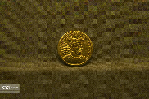 سکه‌های دوره باستان، اسلامی و معاصر در موزه منطقه‌ای خلیج فارس، نمایانگر سیر تحول تاریخ و فرهنگ ایران هستند.