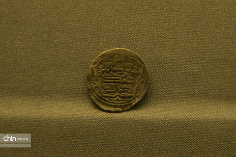 سکه‌های دوره باستان، اسلامی و معاصر در موزه منطقه‌ای خلیج فارس، نمایانگر سیر تحول تاریخ و فرهنگ ایران هستند.