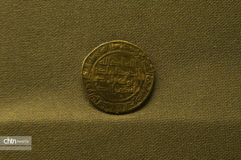 سکه‌های دوره باستان، اسلامی و معاصر در موزه منطقه‌ای خلیج فارس، نمایانگر سیر تحول تاریخ و فرهنگ ایران هستند.