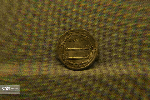 سکه‌های دوره باستان، اسلامی و معاصر در موزه منطقه‌ای خلیج فارس، نمایانگر سیر تحول تاریخ و فرهنگ ایران هستند.