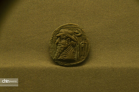 سکه‌های دوره باستان، اسلامی و معاصر در موزه منطقه‌ای خلیج فارس، نمایانگر سیر تحول تاریخ و فرهنگ ایران هستند.