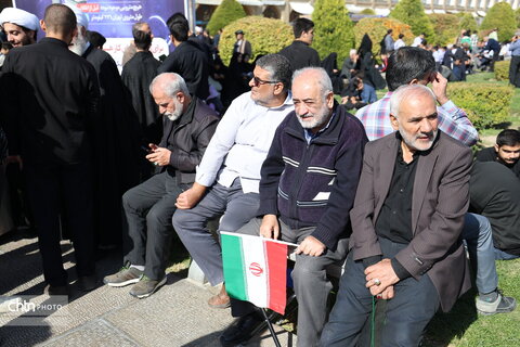 حضور باشکوه مردم اصفهان در راهپیمایی یوم‌الله ۱۳ آبان در میدان نقش جهان