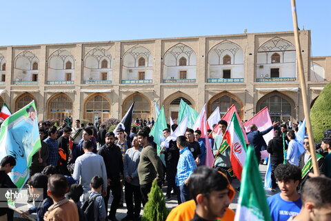 حضور باشکوه مردم اصفهان در راهپیمایی یوم‌الله ۱۳ آبان در میدان نقش جهان