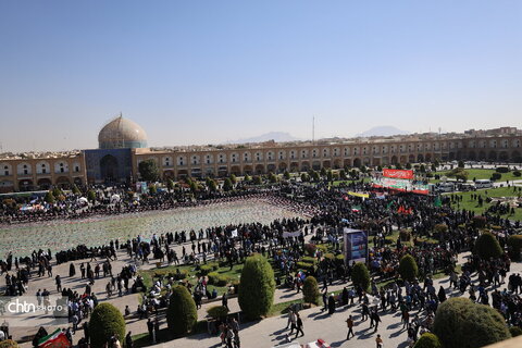 حضور باشکوه مردم اصفهان در راهپیمایی یوم‌الله ۱۳ آبان در میدان نقش جهان