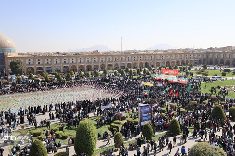 حضور باشکوه مردم اصفهان در راهپیمایی یوم‌الله ۱۳ آبان در میدان نقش جهان