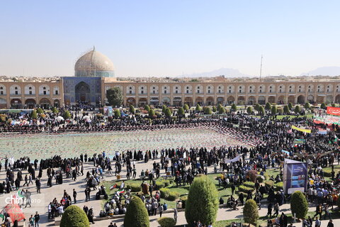 حضور باشکوه مردم اصفهان در راهپیمایی یوم‌الله ۱۳ آبان در میدان نقش جهان