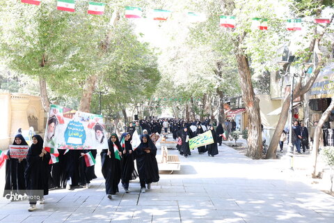 حضور باشکوه مردم اصفهان در راهپیمایی یوم‌الله ۱۳ آبان در میدان نقش جهان