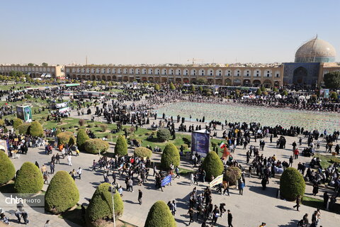 حضور باشکوه مردم اصفهان در راهپیمایی یوم‌الله ۱۳ آبان در میدان نقش جهان