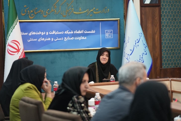 هدف ما توسعه شبکه‌های صنایع‌دستی در سراسر کشور است