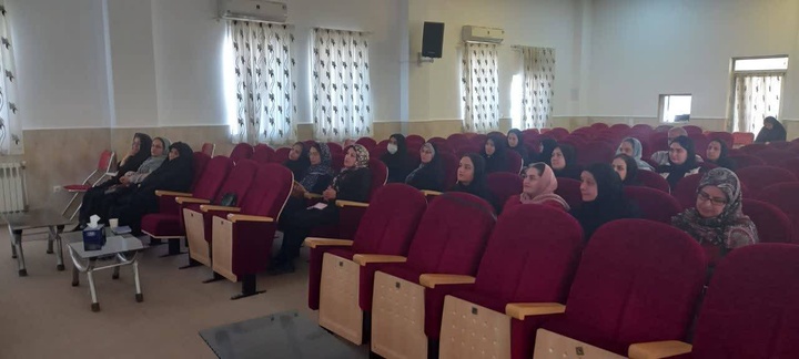 برگزاری کارگاه آموزشی تخصصی کسب‌وکار برای هنرمندان صنایع‌دستی اردکان