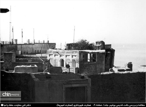 عکس‌های بافت قدیمی بوشهر، پنجره ای به گذشته اند، جایی که خانه‌های چوبی و بادگیرهای خاموش هنوز از شور زندگی در کنار دریا سخن می گویند.