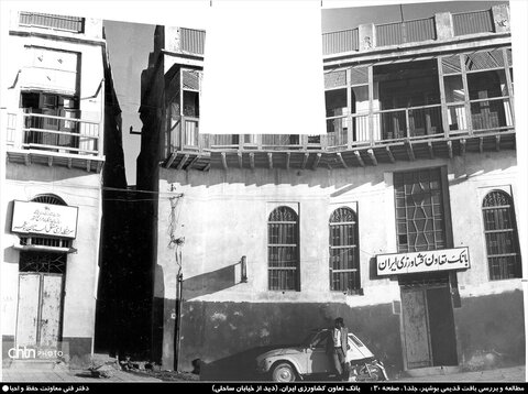 عکس‌های بافت قدیمی بوشهر، پنجره ای به گذشته اند، جایی که خانه‌های چوبی و بادگیرهای خاموش هنوز از شور زندگی در کنار دریا سخن می گویند.