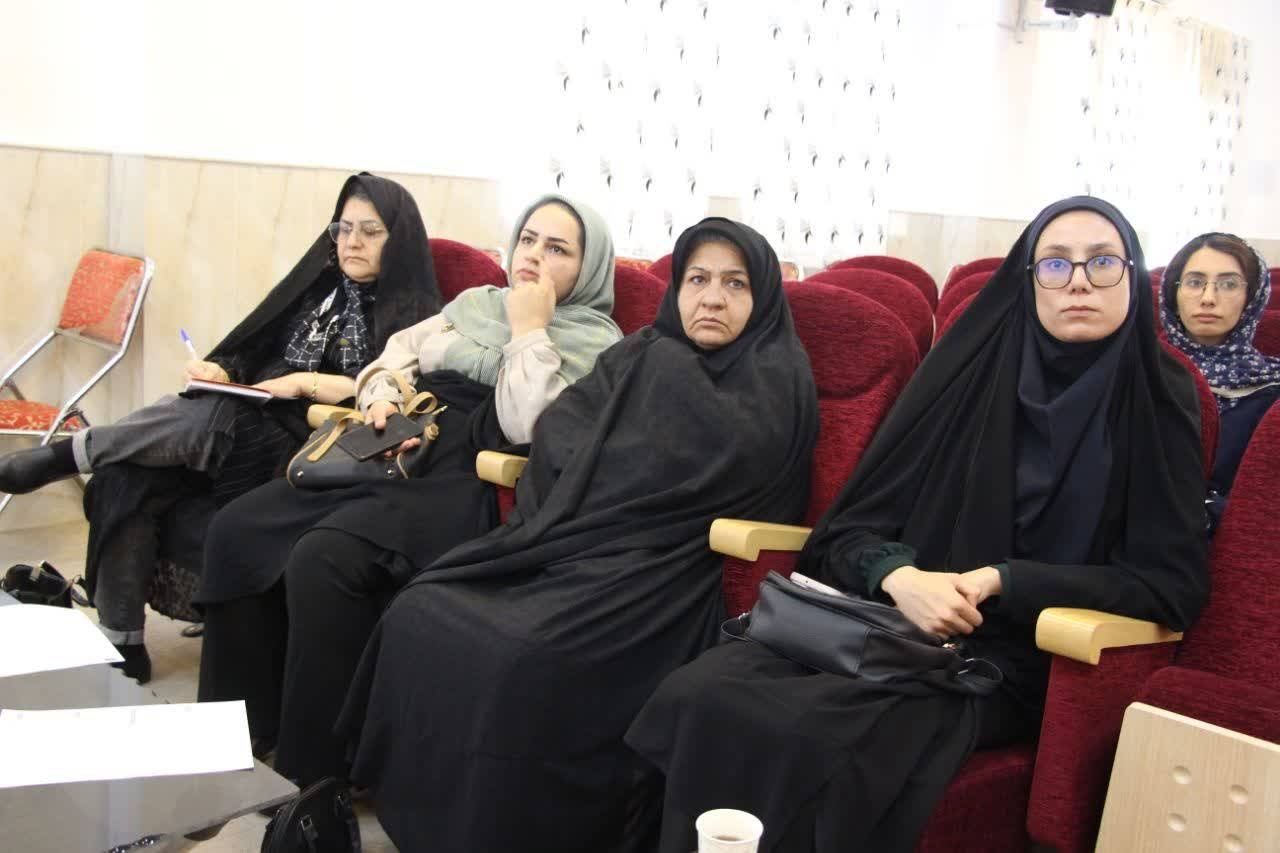 برگزاری کارگاه آموزشی تخصصی کسبوکار برای هنرمندان صنایعدستی اردکان