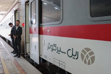 دومین قطار گردشگری مثلث طلایی وارد یزد شد