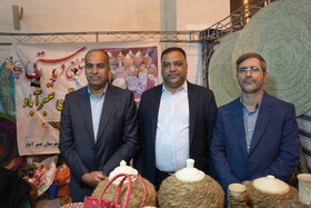 حضور فرماندار عنبرآباد در غرفه هنرمندان این شهرستان در هفدهمین نمایشگاه ملی صنایع‌دستی کرمان