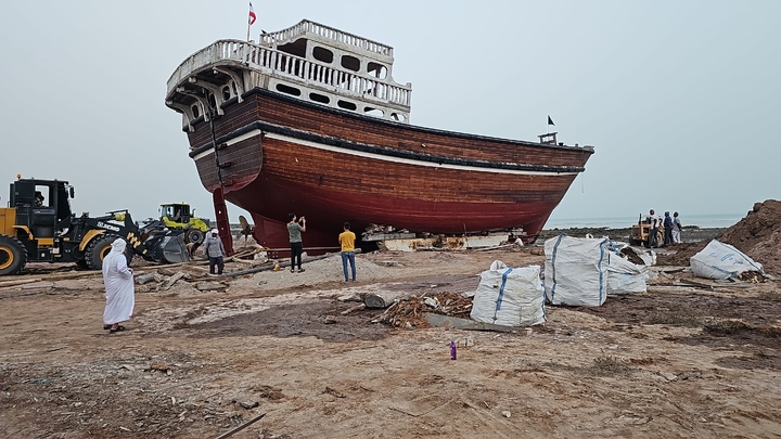 تولد یک لنج پس از ۱۲ سال انتظار در بندر تاریخی کُنگ/ آخرین لنج‌های چوبی ایران در آستانه فراموشی